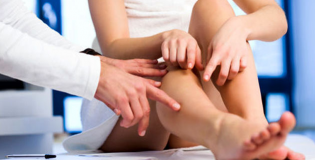 почему отекают ноги