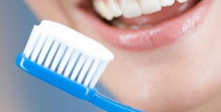 Отбеливание зубов дома