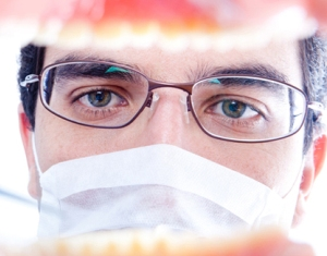 врач-стоматолог