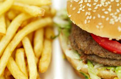 Картошка фри и гамбургер Картошка фри и гамбургер